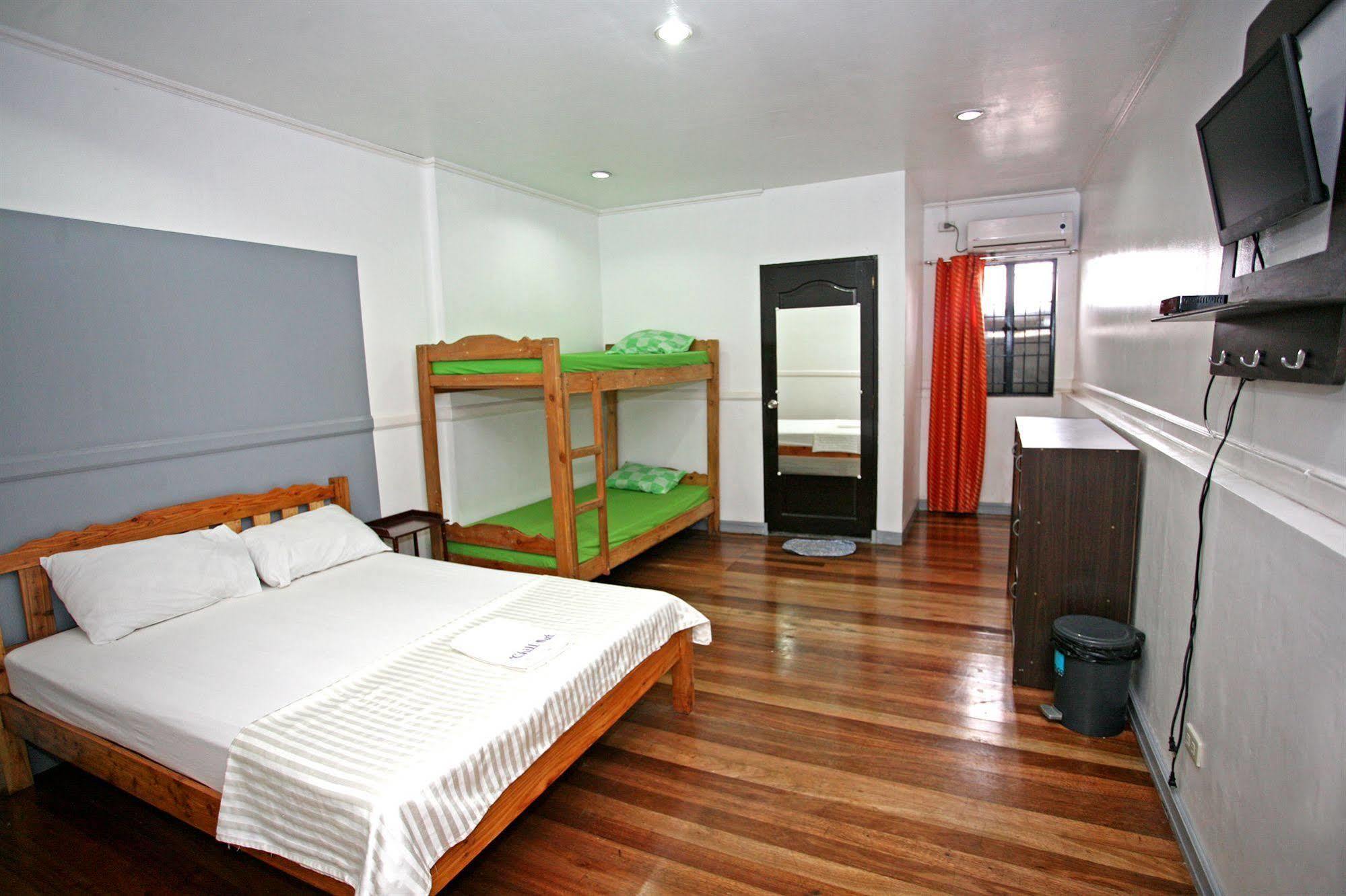 Chill-Out Guesthouse Manila Exterior photo
